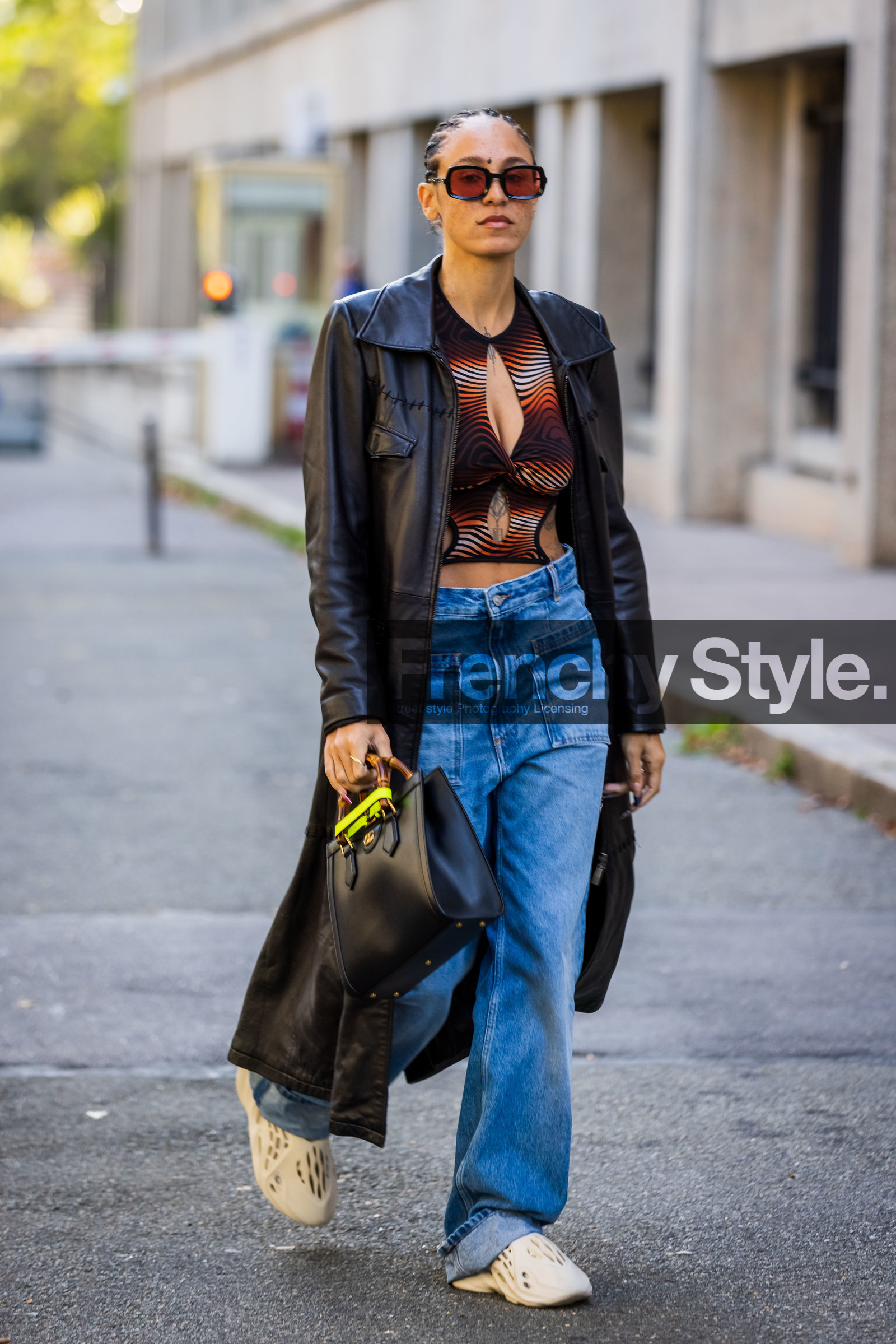 bag, baggy jean, black bag, black coat, blue jean, brown crop top, brown top, coat, crop top, cut out top, denim, gucci bag, Hera Pradel, jean, leather coat, orange top, printed crop top, printed top, sneakers, sunglasses, white sneakers, street style, jonathan paciullo, FW, frenchystyle, fashion week, PFW, PARIS, SPRING SUMMER 2022, SS 22, vertical, full length