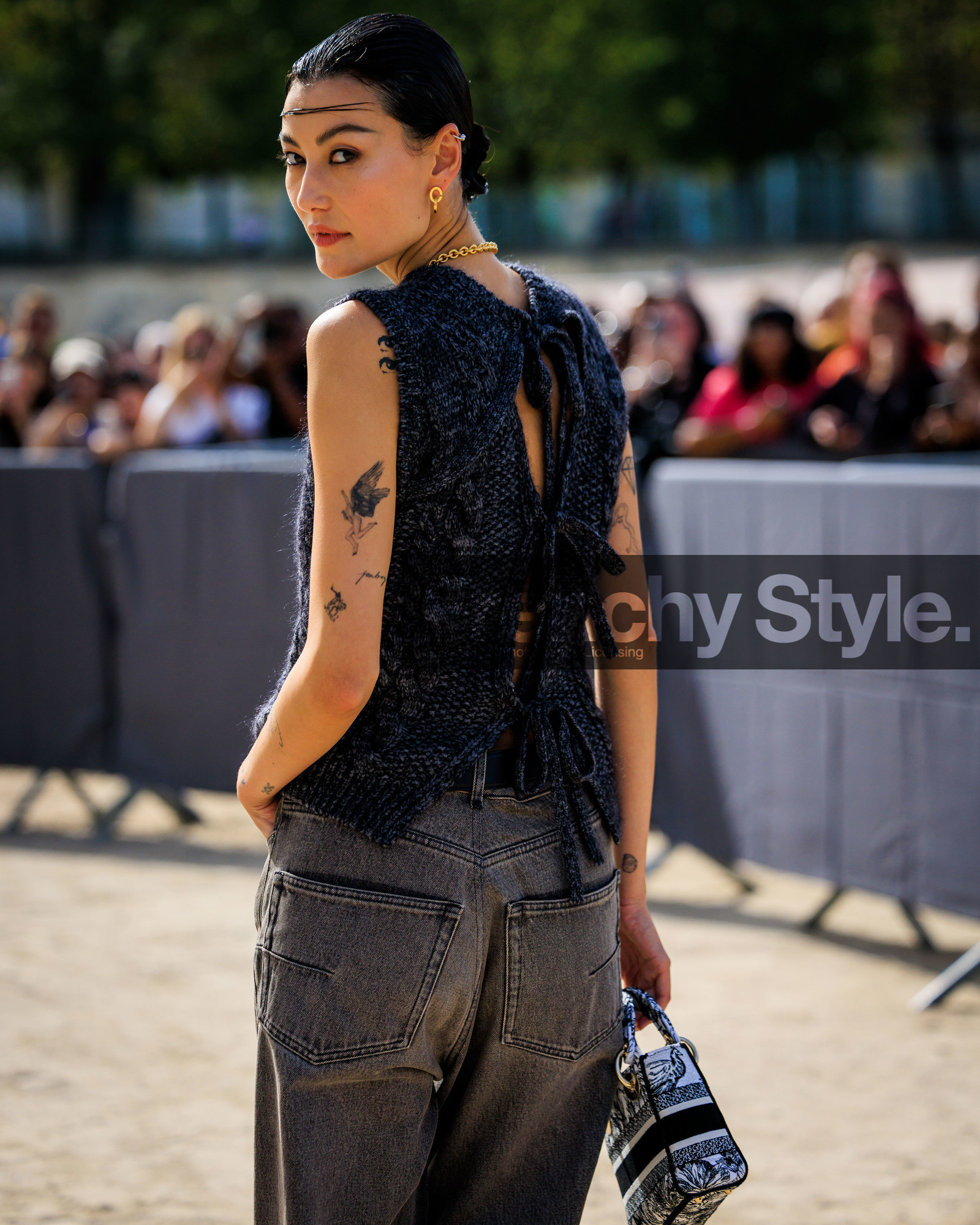 fashion week, frenchystyle, FW, jonathan paciullo, street style, PFW, PARIS, SPRING SUMMER 2024, SS 24, vertical, atmosphere details, detail