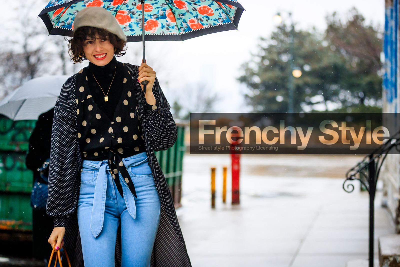 beige hat, beret, black coat, black turtleneck, blue denim, denim pants, jeans, necklace, polka dot, printed coat, printed shirt, red lips, trousers, umbrella, street style, jonathan paciullo, FW, frenchystyle, fashion week, NYFW, NEW YORK, AUTUMN WINTER 2018-2019, AW 18-19, FALL WINTER 2018-2019, FW 18-19, atmosphere details, horizontal, detail, chloe hill