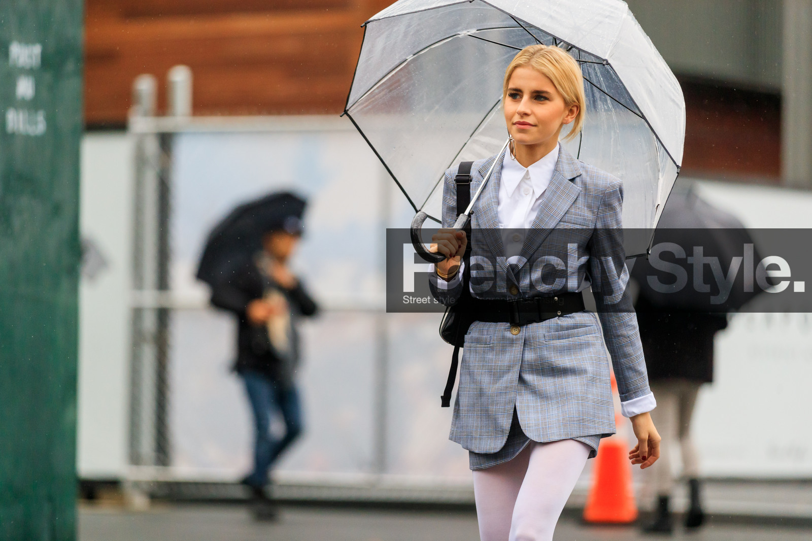 black bag, black belt, blazer, checked, checked jacket, graphic jacket, grey jacket, grey skirt, leather bag, mini bag, plaid, printed jacket, tartan, tights, umbrella, white shirt, street style, jonathan paciullo, FW, frenchystyle, fashion week, NYFW, NEW YORK, AUTUMN WINTER 2018-2019, AW 18-19, FALL WINTER 2018-2019, FW 18-19, atmosphere details, horizontal, detail, caro daur
