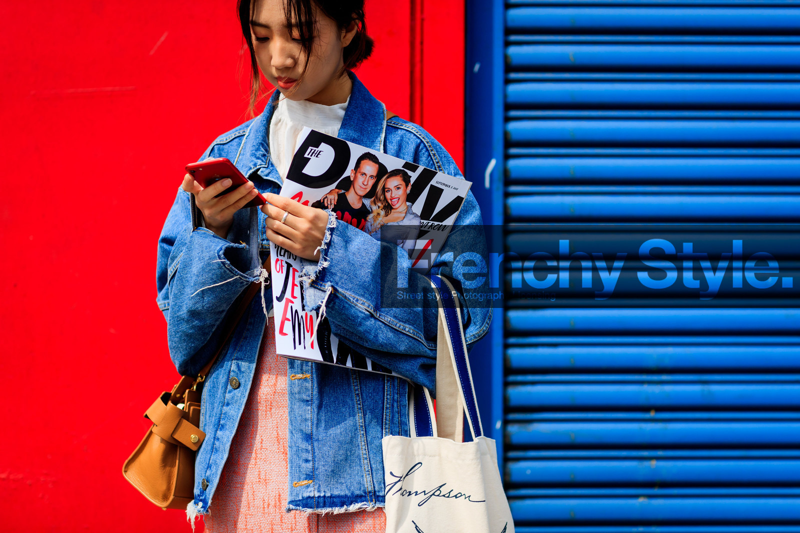 atmosphere details, blue denim, camel bag, denim jacket, detail, fashion week, frenchystyle, FW, horizontal, iphone, jonathan paciullo, leather bag, NEW YORK, NYFW, pink skirt, SPRING SUMMER 2018, SS 18, street style, tote bag