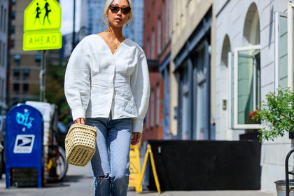 atmosphere details, blue denim, denim pants, detail, dyed hair, earrings, fashion week, frenchystyle, FW, horizontal, jeans, jonathan paciullo, necklace, NEW YORK, NYFW, SPRING SUMMER 2018, SS 18, straw bag, street style, sunglasses, trousers, vanessa hong, white shirt
