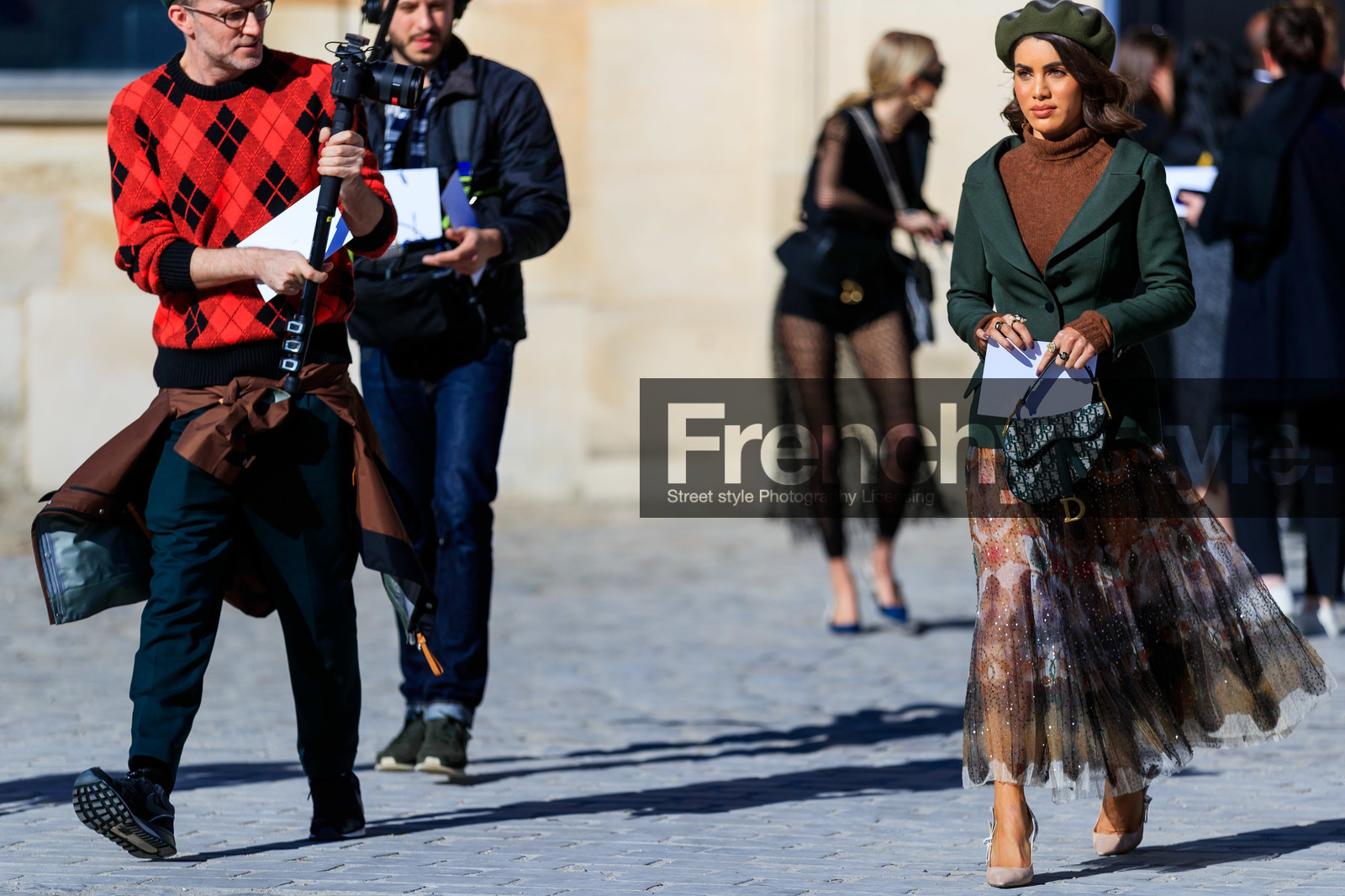 beret, blazer, brown sweater, camila coelho, christian dior, embroidered skirt, graphic bag, graphic skirt, green bag, green hat, green jacket, high heels, leather bag, leather shoes, monogram, pink shoes, printed bag, printed skirt, saddle bag, sequined skirt, PARIS, PFW, street style, jonathan paciullo, FW, frenchystyle, fashion week, AUTUMN WINTER 2019-2020, AW 19-20, FALL WINTER 2019-2020, FW 19-20, horizontal, atmosphere details, full length