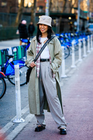 kaki trench coat, grey baggy trousers, black, beige prada bucket hat, cut out white top, red and white plaid shirt, fashion week, frenchystyle, FW, jonathan paciullo, street style, NYFW, NEW YORK, AUTUMN WINTER 2022-2023, FALL WINTER 2022_2023, FW 22-23, vertical, full length