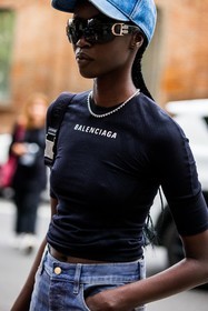 balenciaga t-shirt, black bag, black t-shirt, blue cap, cap, denim cap, dior sunglasses, jean, logo t-shirt, necklace, prada bag, ring, silver necklace, silver ring, sunglasses, t-shirt, fashion week, frenchystyle, FW, jonathan paciullo, street style, SPRING SUMMER 2022, SS 22, MFW, MILAN, vertical, atmosphere details