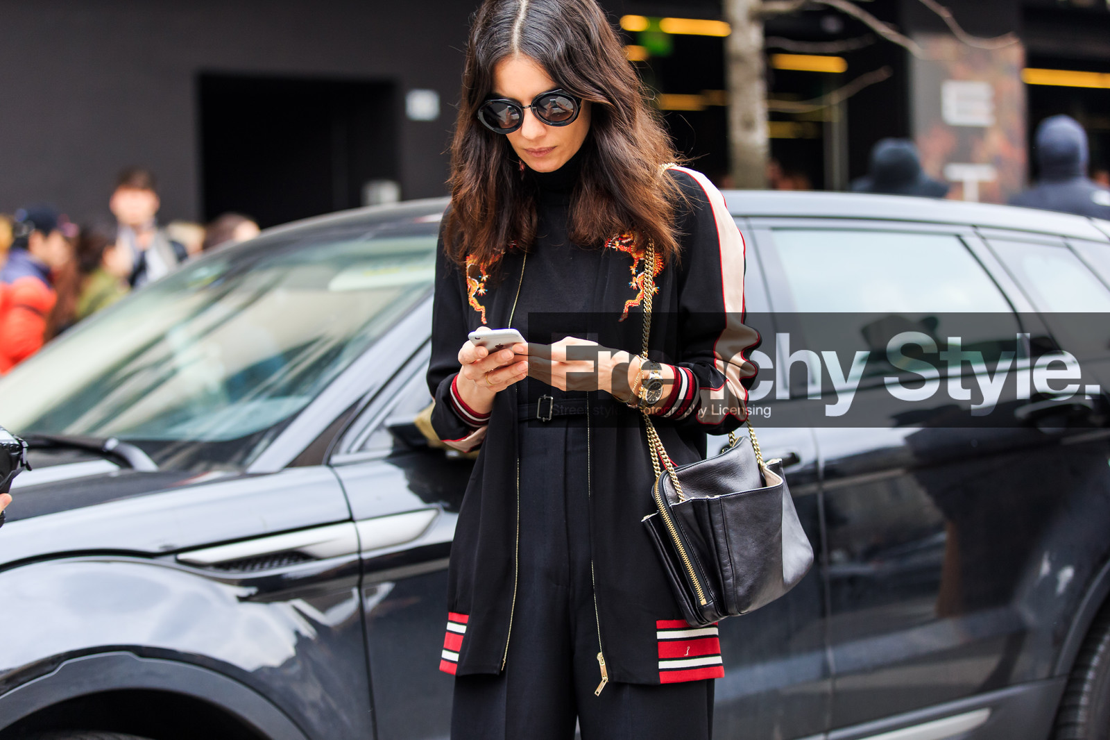 atmosphere details, AUTUMN WINTER 2016-2017, AW 16-17, black bag, black jacket, black sweater, detail, embroidered jacket, FALL WINTER 2016-2017, fashion week, frenchystyle, FW, FW 16-17, high waist, horizontal, jonathan paciullo, leather bag, leila yavari, LFW, LONDON, MENSWEAR, street style, sunglasses, teddy jacket, tone on tone, total look black