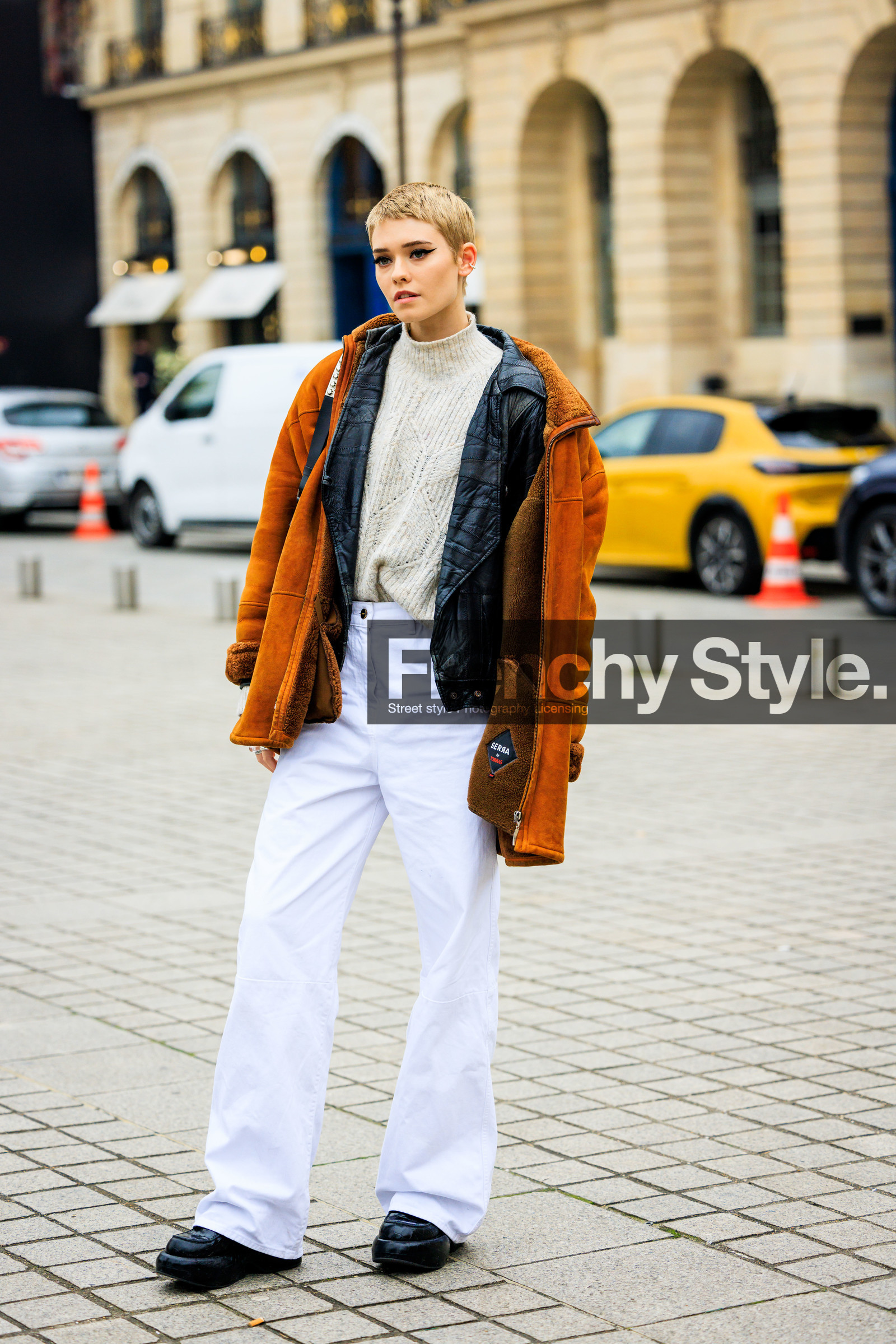 short hair, orange jacket, winter jacket, leather jacket, oatmeal jumper, knitted jumper, white jeans, black derbis, black shoes, flared pants, eye cat, model, fashion week, frenchystyle, FW, jonathan paciullo, street style, PARIS, PFW, SPRING SUMMER 2022, SS 22, full length, vertical