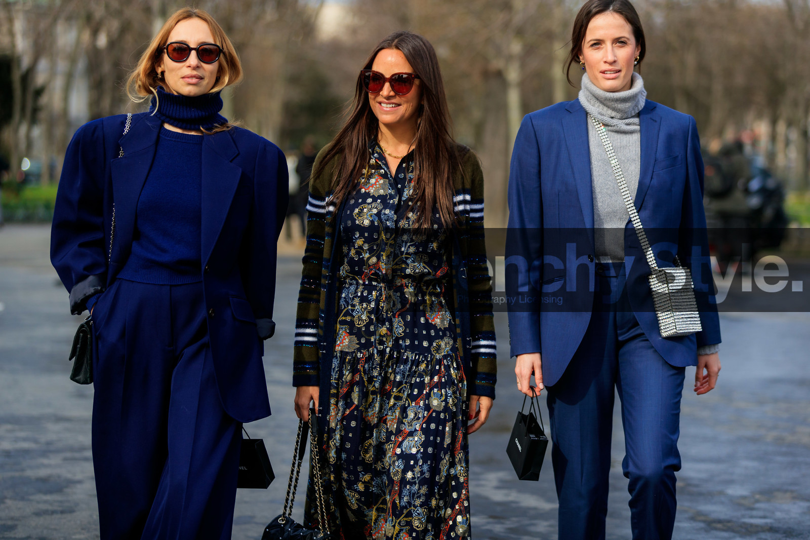 laure heriard dubreuil, astrid boutrot, alexandra golovanoff, navy blue jacket, navy blue pants, navy blue pullover, turtleneck pullover, navy blue scarf, woolen scarf, loose pants, black sunglasses, light grey pullover, strassed bag, crossbody bag, silvered bag, box bag, square shape bag, kaki cardigan, navy blue cardigan, lurex cardigan, sequins cardigan, striped cardigan, floral printed dress, black dress, lurex dress, button dress, golden dress, polka dots dress, long dress, long cardigan, chanel cardigan, burgundy sunglasses, fashion week, frenchystyle, FW, jonathan paciullo, street style, PFW, PARIS, horizontal, atmosphere details, detail