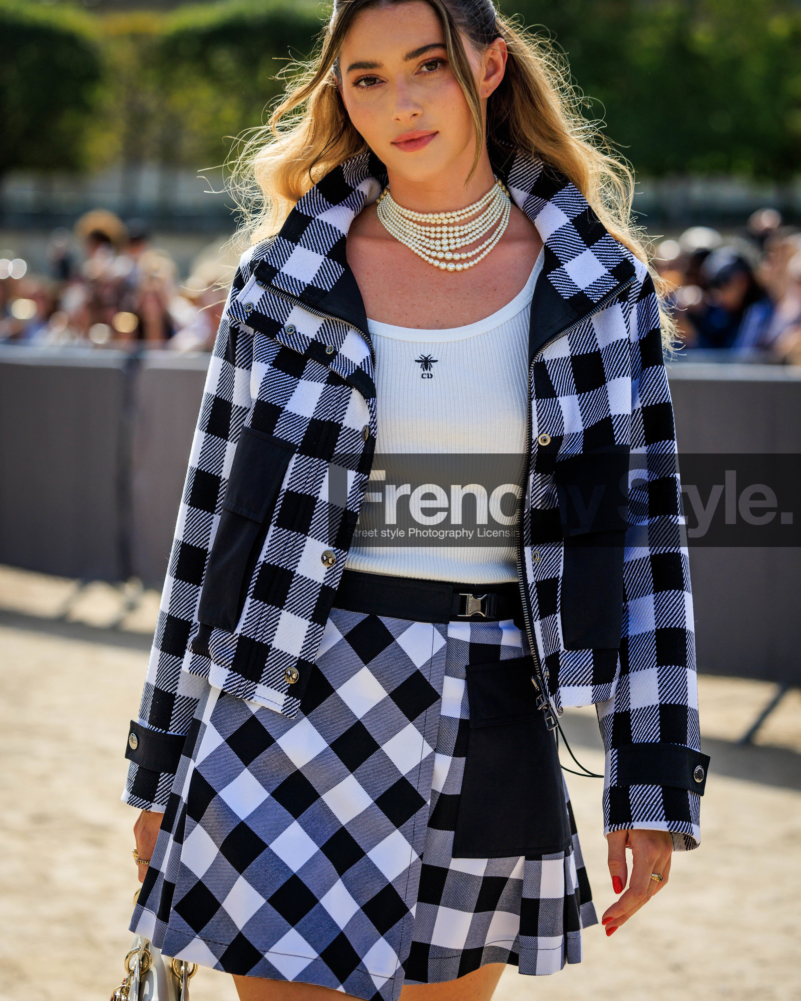 fashion week, frenchystyle, FW, jonathan paciullo, street style, PFW, PARIS, SPRING SUMMER 2024, SS 24, vertical, atmosphere details, detail