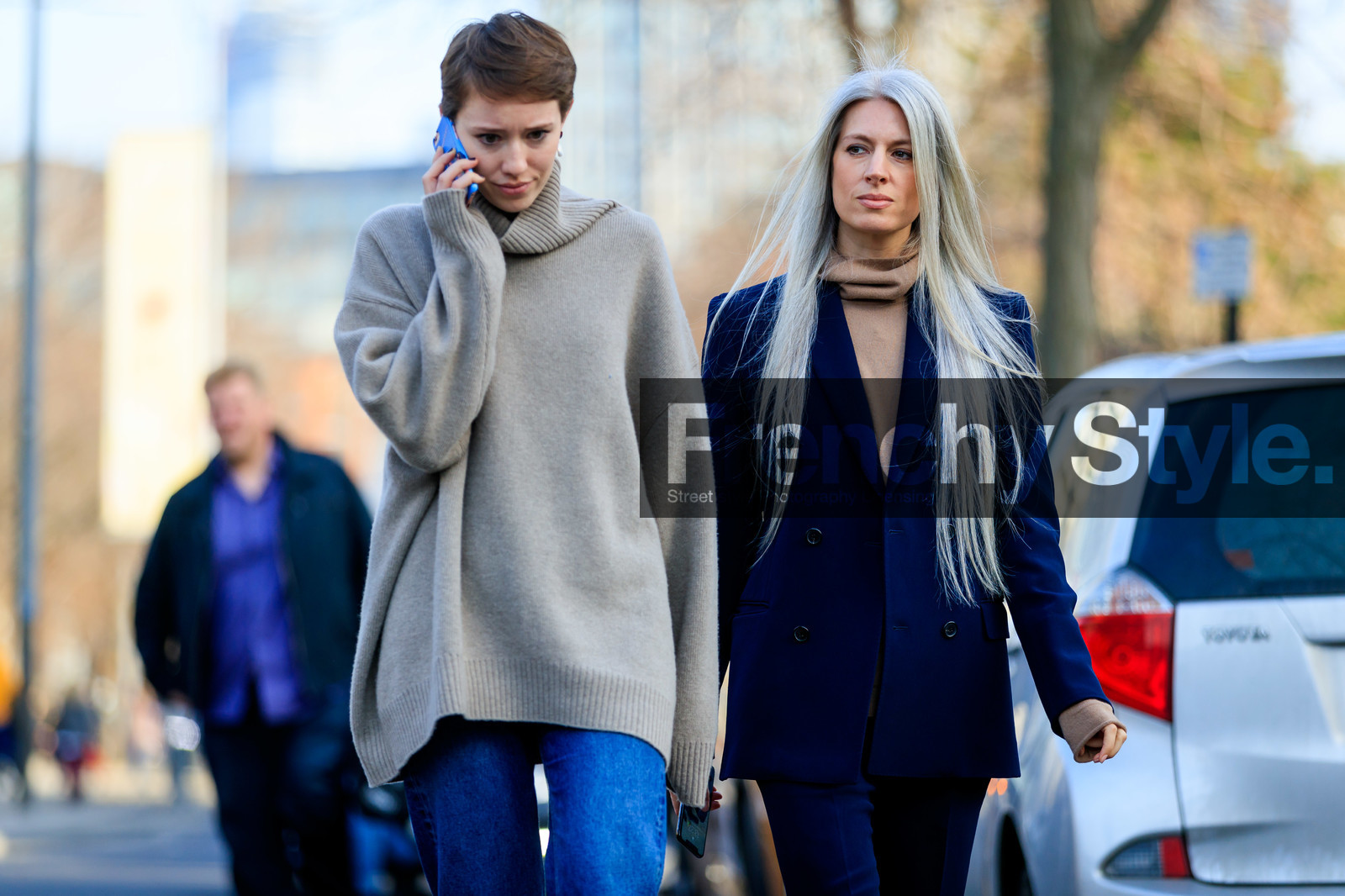beige sweater, blue denim, blue suit, denim pants, jeans, navy jacket, navy pants, sarah harris, trousers, turtleneck sweater, LONDON, LFW, fashion week, frenchystyle, FW, jonathan paciullo, street style, AUTUMN WINTER 2019-2020, AW 19-20, FW 19-20, FALL WINTER 2019-2020, horizontal, atmosphere details, detail