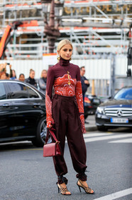 caro daur, stella mccartney bag, stella mccartney look, stella mccartney look, stella mccartney top, stella mccartney pants, burgundy pants, burgundy leather bag, burgundy top, red top, tight top, high collar top, turtleneck top, tailored pants, loose pants, golden earrings, golden necklace, long necklace, dangling earrings, hoop earrings, round earrings, round shape earrings, diamond earrings, big earrings, big necklace, charms necklace, black leather sandals, multi straps sandals, high heels sandals, long sleeves top, printed top, PARIS, PFW, SPRING SUMMER 2020, SS 20, fashion week, frenchystyle, FW, jonathan paciullo, street style, vertical, full length