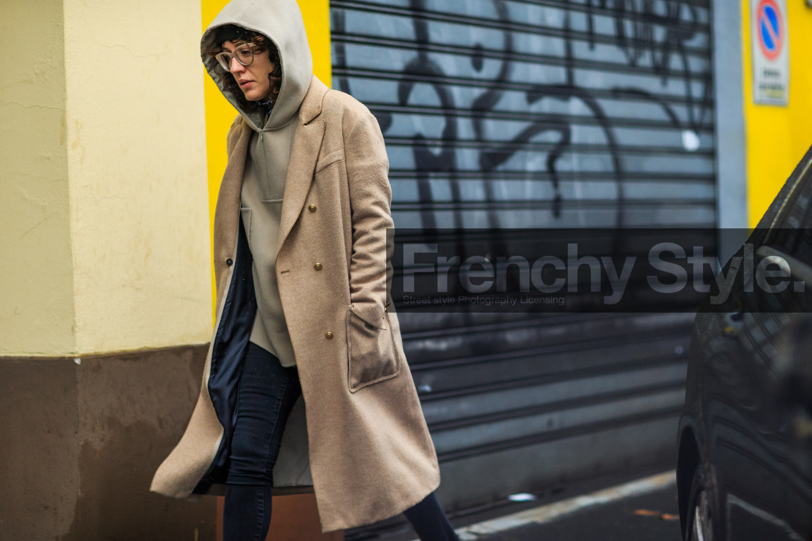 atmosphere details, AUTUMN WINTER 2016-2017, AW 16-17, beige coat, beige sweater, black denim, denim pants, detail, FALL WINTER 2016-2017, fashion week, frenchystyle, FW, FW 16-17, hoodie, horizontal, jeans, jonathan paciullo, LFW, LONDON, MENSWEAR, street style, trousers