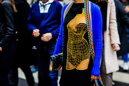 atmosphere details, AUTUMN WINTER 2016-2017, AW 16-17, black boots, black dress, blue cardigan, denni elias, detail, FALL WINTER 2016-2017, fashion week, frenchystyle, FW, FW 16-17, golden heel, graphic clutch, graphic jacket, graphic sweater, high boots, horizontal, jonathan paciullo, leather clutch, LFW, LONDON, MENSWEAR, metallic clutch, printed dress, silver clutch, street style, striped clutch, striped jacket, striped sweater, suede bag, suede shoes, sunglasses