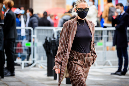 brown jacket, brown pants, brown suits, striped jacket, striped pants, striped suits, oversize pants, oversize jacket, oversize suits, persol sunglasses, PARIS, PFW, fashion week, frenchystyle, FW, jonathan paciullo, street style, SPRING SUMMER 2021, SS 21, horizontal, atmosphere details, detail