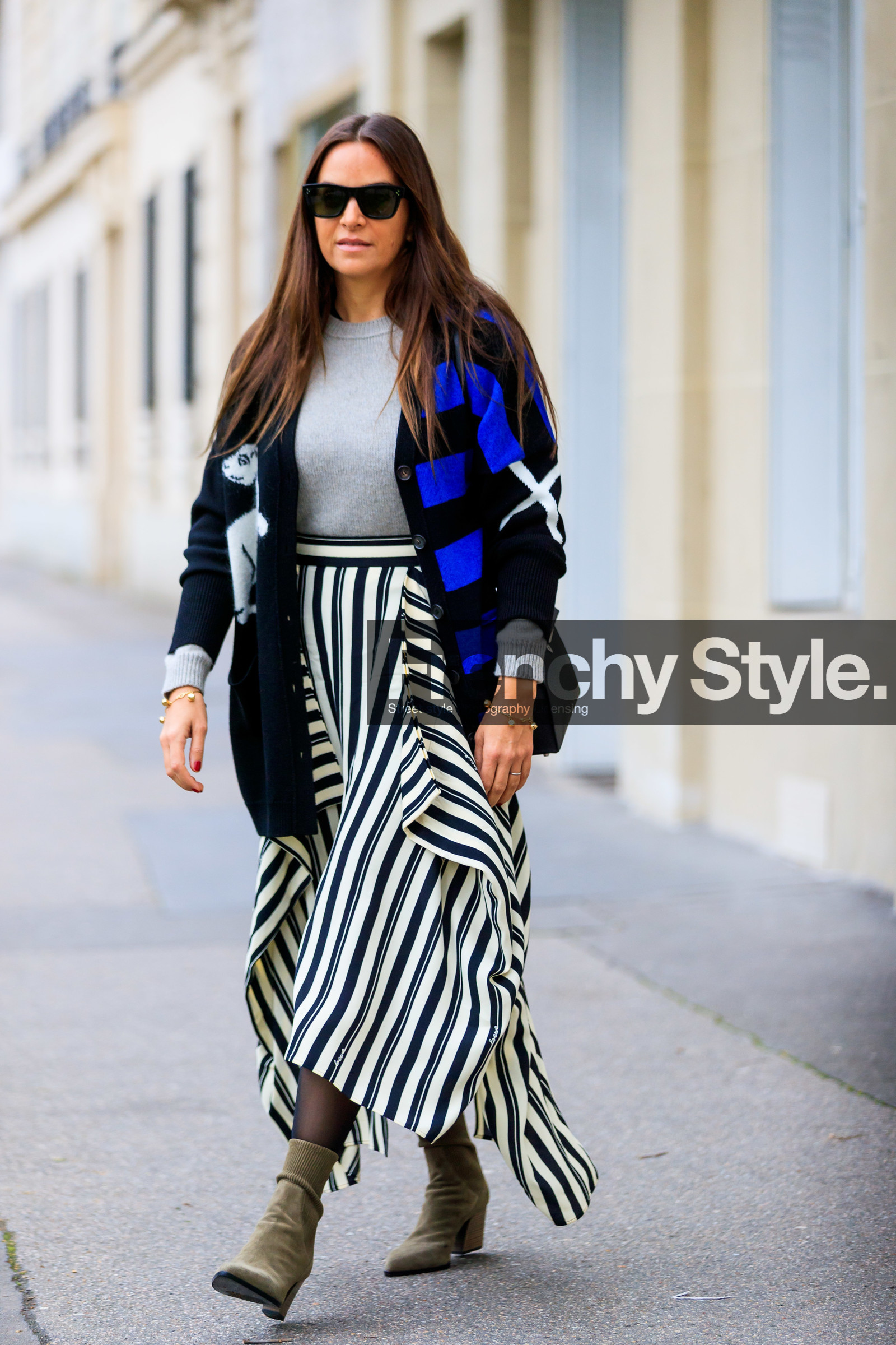 laure heriard dubreuil, light grey pullover, black cardigan, black skirt, blue cardigan, jacquard cardigan, striped cardigan, striped skirt, white skirt, asymetrical skirt, long skirt, loewe skirt, fashion week, frenchystyle, FW, jonathan paciullo, street style, PFW, PARIS, AUTUMN WINTER 2020-2021, FALL WINTER 2020-2021, FW 20-21, vertical, full length