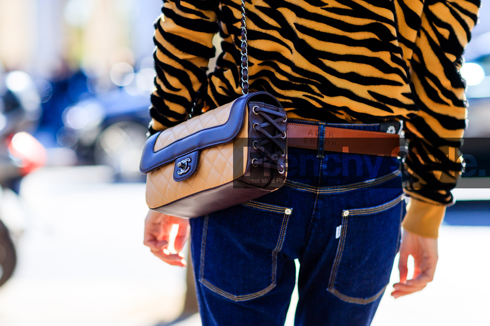 animal print, atmosphere details, back detail, beige bag, blue denim, brown belt, chanel, denim pants, detail, fashion week, frenchystyle, FW, horizontal, jeans, jonathan paciullo, leather bag, leather belt, linda tol, PARIS, PFW, printed sweater, SPRING SUMMER 2017, SS 17, street style, trousers, zebra
