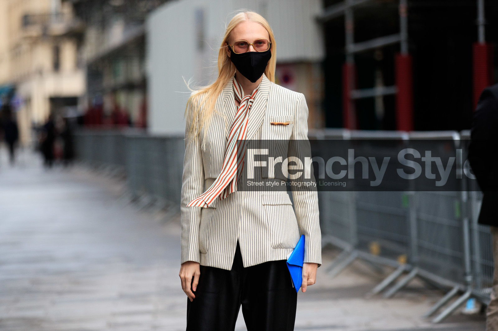 white jacket, striped blouse, striped jacket, lavalliere collar, red blouse, metalic frame glasses, smoked sunglasses, blue leather clutch, green blouse, covid face mask, PARIS, PFW, fashion week, frenchystyle, FW, jonathan paciullo, street style, SPRING SUMMER 2021, SS 21, horizontal, atmosphere details, detail