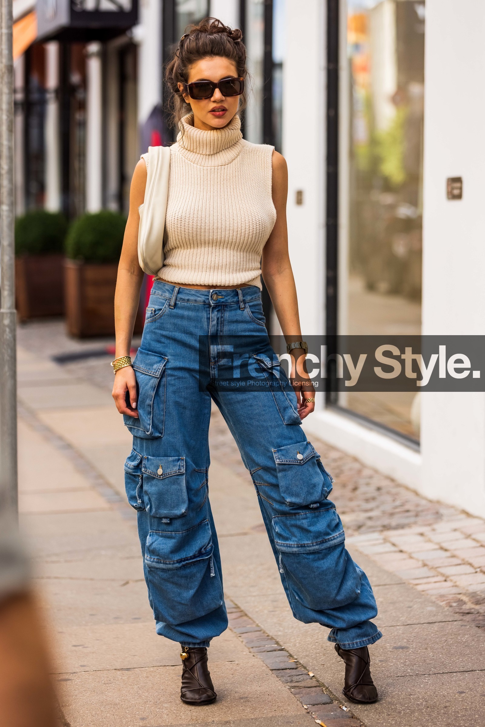 bag, beige knit, bracelet, cream bag, denim, gold bracelet, jeans, knit, leather bag, piercing, sleveless knit, sleveless turtleneck, sunglasses, turtleneck, large jeans, pocket, oversize, boots, black boots, acne studios boots, sunglasses, Cristina Ich, fashion week, frenchystyle, FW, jonathan paciullo, street style, SPRING SUMMER 2022, SS 22, COPENHAGEN, CPHFW, vertical, full length