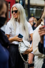 Sarah Harris, chanel, chanel bag, sunglasses, white, shirt, fashion week, frenchystyle, FW, jonathan paciullo, street style, SS 22, SPRING SUMMER 2022, LFW, LONDON, vertical, atmosphere details, detail