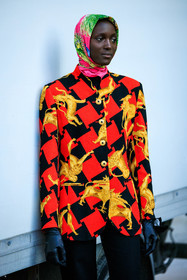 model, printed scarf, head scarf, multicolor scarf, buttoned blazer, red blazer, printed blazer, animal motif, plaid blazer, black pants, black gloves, leather gloves, fashion week, frenchystyle, FW, jonathan paciullo, street style, PARIS, PFW, SPRING SUMMER 2022, SS 22, atmosphere details, detail, vertical