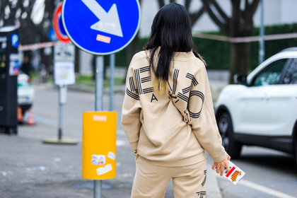 atmosphere details, AUTUMN WINTER 2016-2017, AW 16-17, back detail, beige pants, beige sweater, detail, dyed hair, FALL WINTER 2016-2017, fashion week, frenchystyle, FW, FW 16-17, horizontal, jonathan paciullo, kenzo, LFW, LONDON, MENSWEAR, printed sweater, street style, sweatpants, trousers, yuwei zhangzou