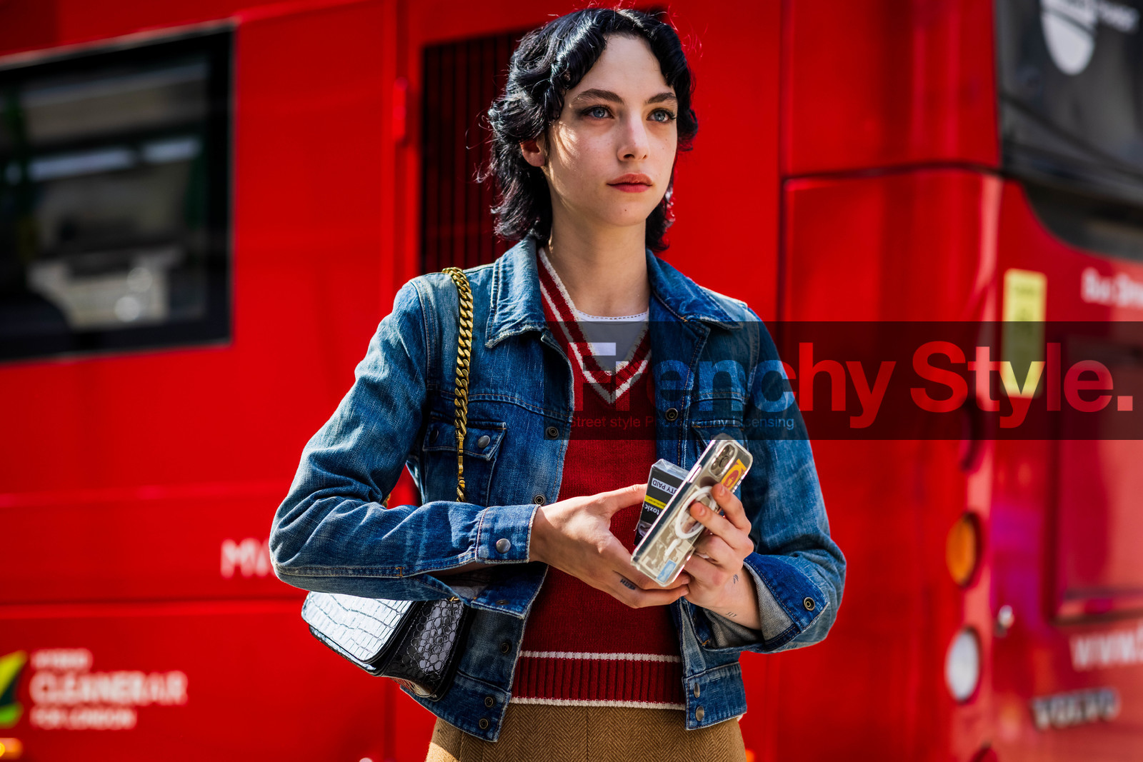 handbag, black, chain, denim, jacket, red, sleeveless vest, knits, knit, knit top, knitted top, fashion week, frenchystyle, FW, jonathan paciullo, street style, SPRING SUMMER 2022, SS 22, LFW, LONDON, horizontal, atmosphere details, detail, model