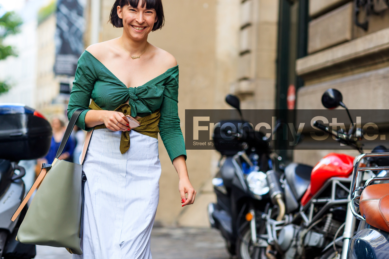 atmosphere details, clara cornet, detail, fashion week, frenchystyle, FW, green bag, green top, horizontal, jonathan paciullo, leather bag, MENSWEAR, off the shoulder, PARIS, PFW, SPRING SUMMER 2018, SS 18, street style, white skirt
