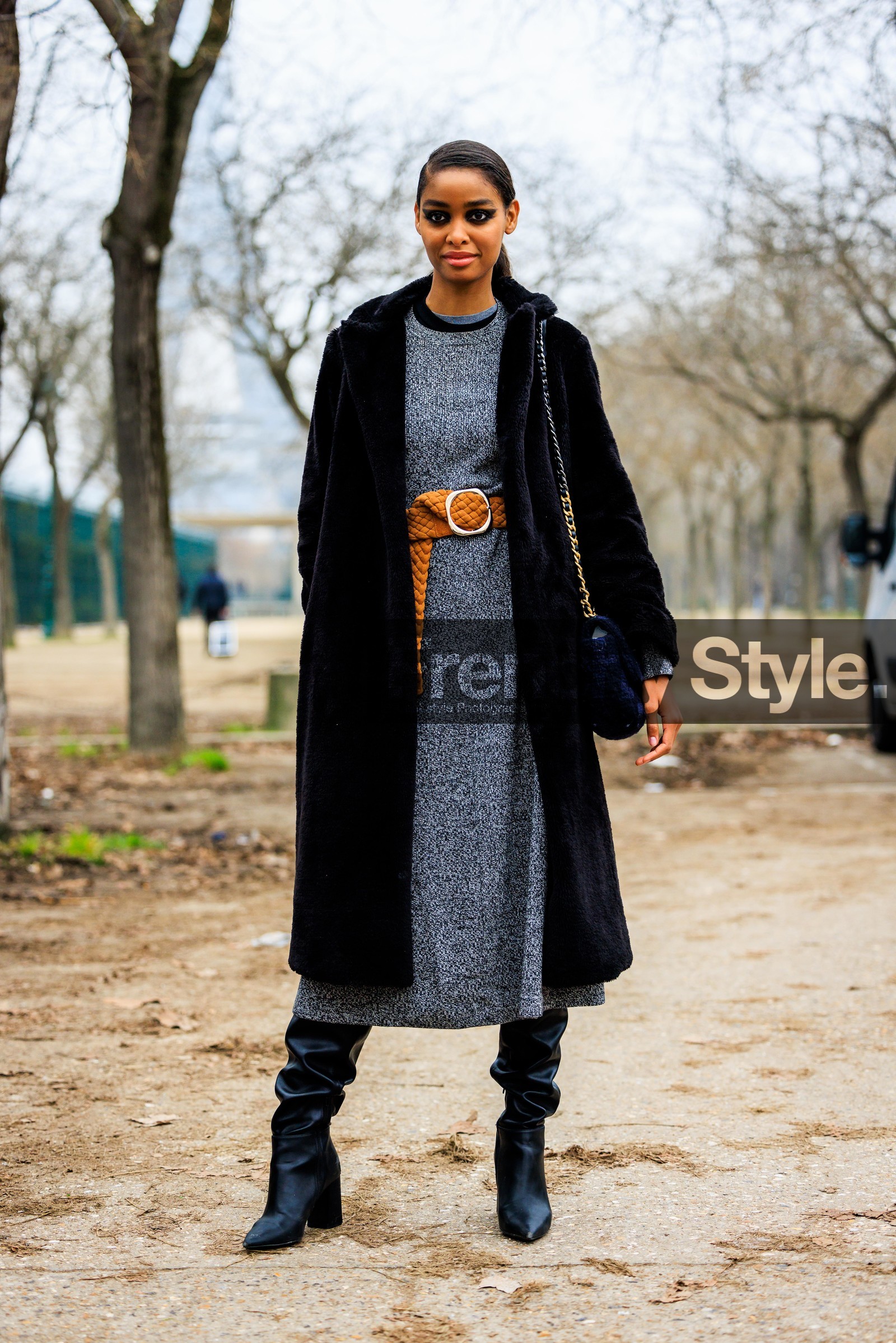 smoky eyes, model, long dress, grey dress, camel belt, braided belt, black coat, black boots, leather boots, navy blue bag, fashion week, frenchystyle, FW, jonathan paciullo, street style, PARIS, PFW, SPRING SUMMER 2022, SS 22, full length, vertical