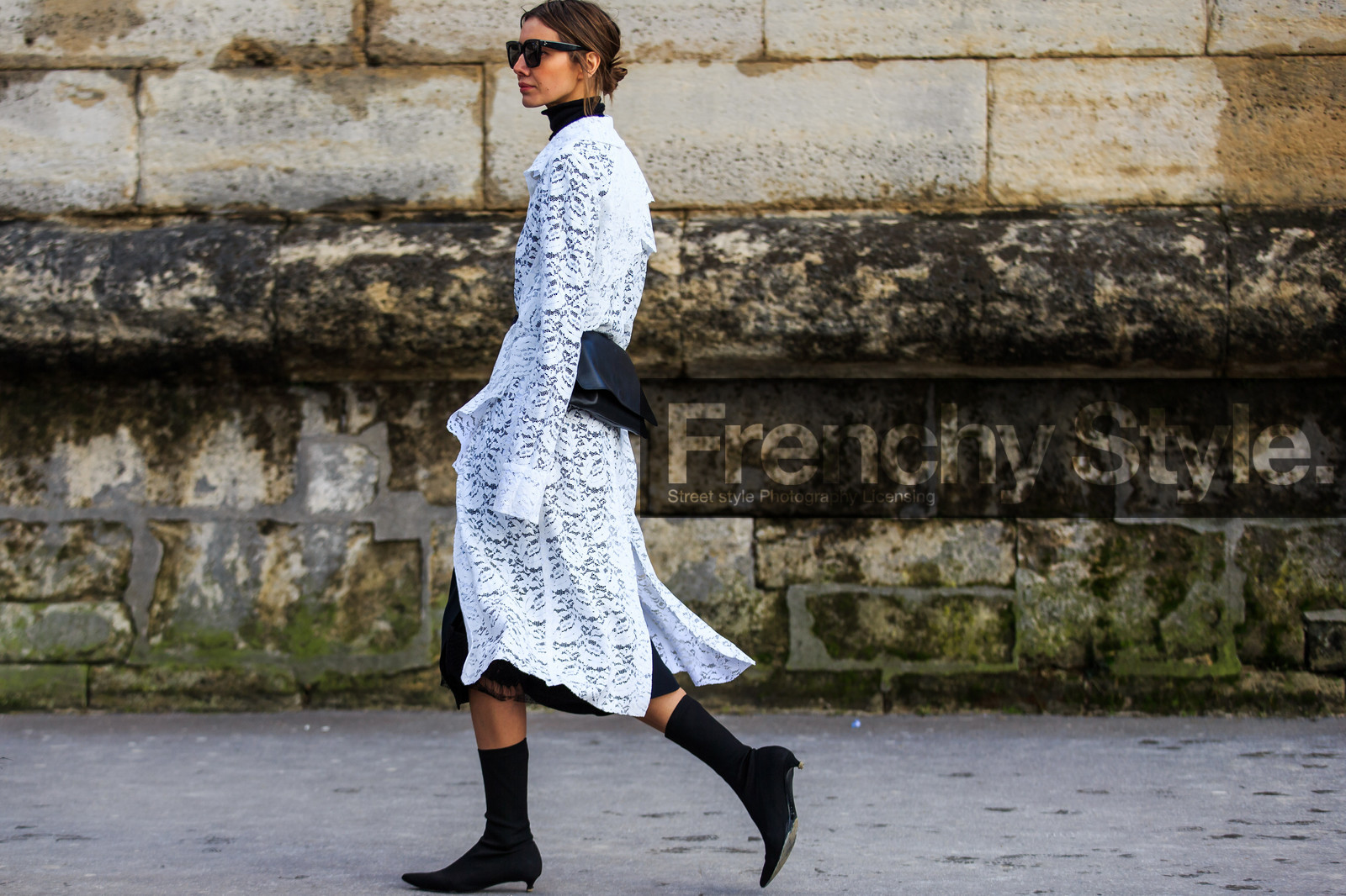 atmosphere details, AUTUMN WINTER 2016-2017, AW 16-17, black bag, black boots, FALL WINTER 2016-2017, fashion week, frenchystyle, full length, FW, FW 16-17, high boots, horizontal, jonathan paciullo, julie pelipas, lace, leather bag, PARIS, PFW, street style, sunglasses, vêtements, white coat