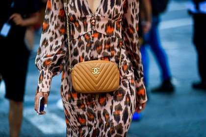 animal print, camel bag, chanel handbag, graphic dress, leather bag, leopard, pink dress, printed dress, fashion week, frenchystyle, FW, jonathan paciullo, street style, NYFW, NEW YORK, SPRING SUMMER 2019, SS 19, atmosphere details, horizontal, detail