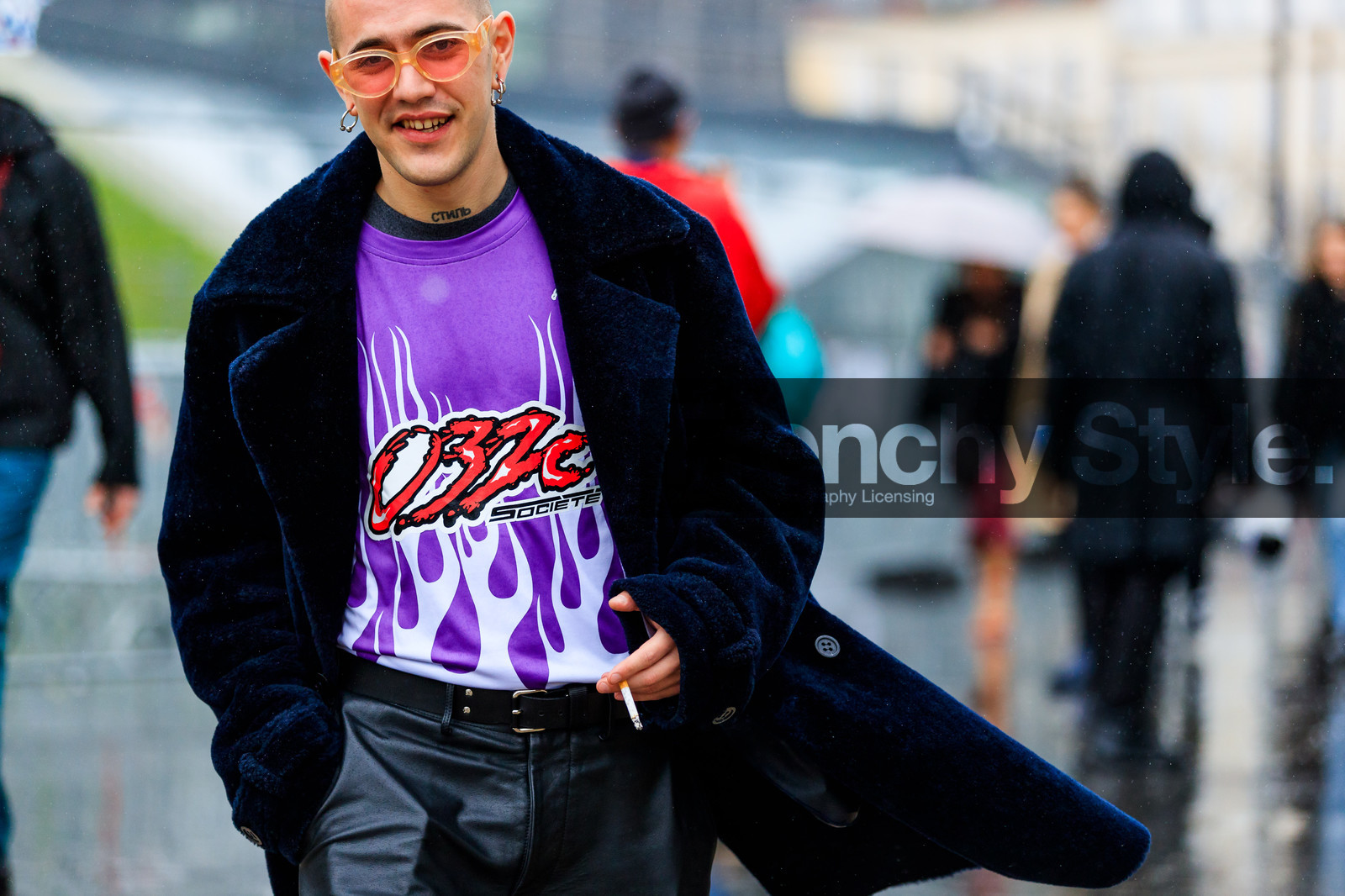 atmosphere details, AUTUMN WINTER 2017-2018, AW 17-18, blue coat, blue fur coat, detail, FALL WINTER 2017-2018, fashion week, frenchystyle, fun sunglasses, Fur coat, FW, FW 17-18, grey pants, horizontal, jonathan paciullo, PARIS, PFW, printed sweater, purple sweater, street style, sunglasses, tattoos, trousers