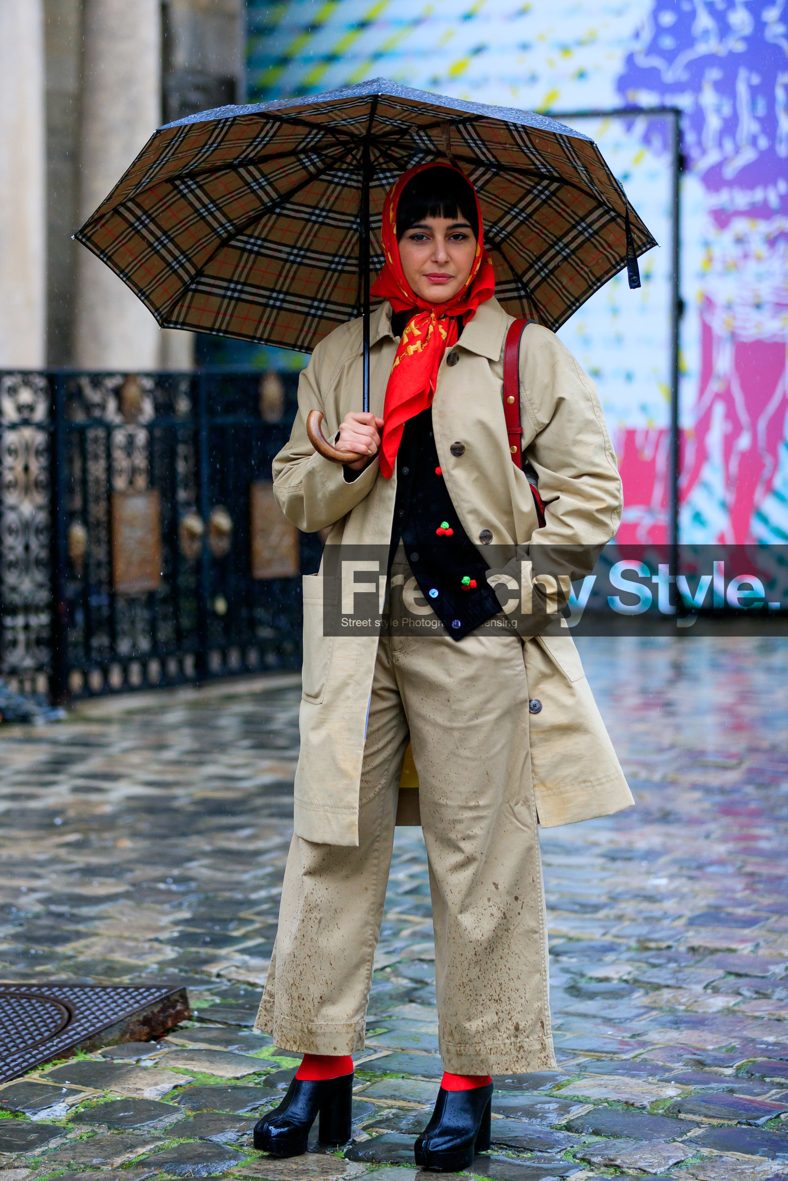 maria bernad, red scarf, red socks, hair scarf, printed scarf, black cardigan, embroidered cardigan, beige parka, beige pants, cropped pants, black leather slippers, high heels slippers, camel toe margiela shoes, margiela shoes, fashion week, frenchystyle, FW, jonathan paciullo, street style, PFW, PARIS, vertical, full length