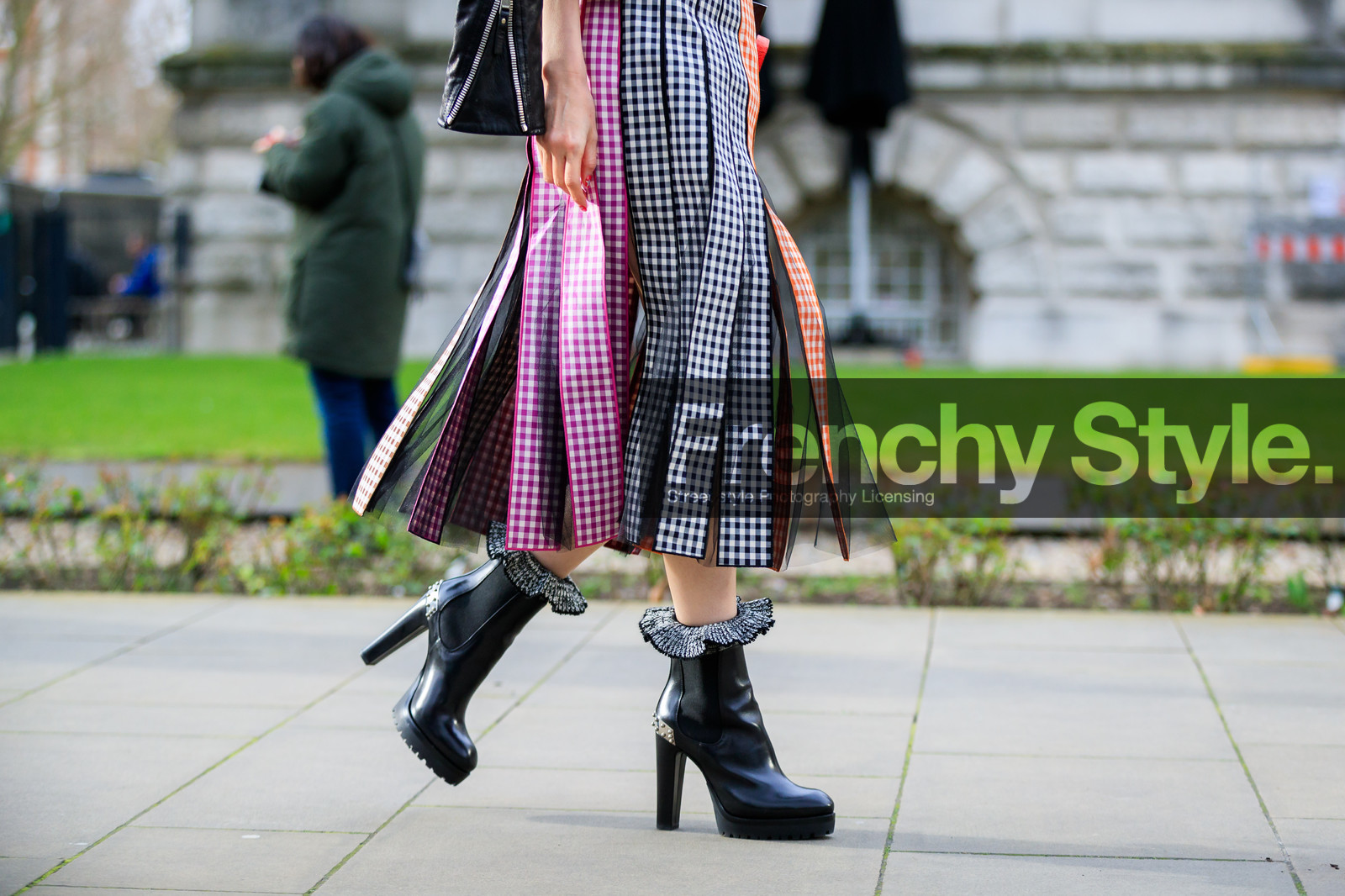 atmosphere details, AUTUMN WINTER 2017-2018, AW 17-18, back detail, black shoes, black socks, detail, FALL WINTER 2017-2018, fashion week, frenchystyle, FW, FW 17-18, gingham, high heels, horizontal, jonathan paciullo, leather shoes, LFW, LONDON, pleated skirt, street style