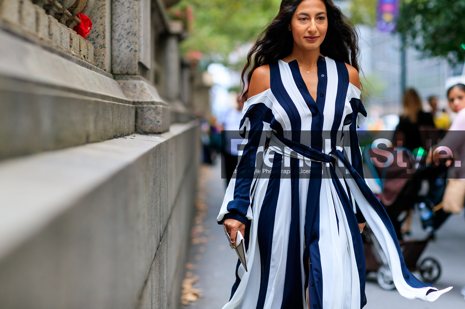 black and white, cold shoulders, graphic dress, printed dress, stripes, fashion week, frenchystyle, FW, jonathan paciullo, street style, NYFW, NEW YORK, SPRING SUMMER 2019, SS 19, atmosphere details, horizontal, detail
