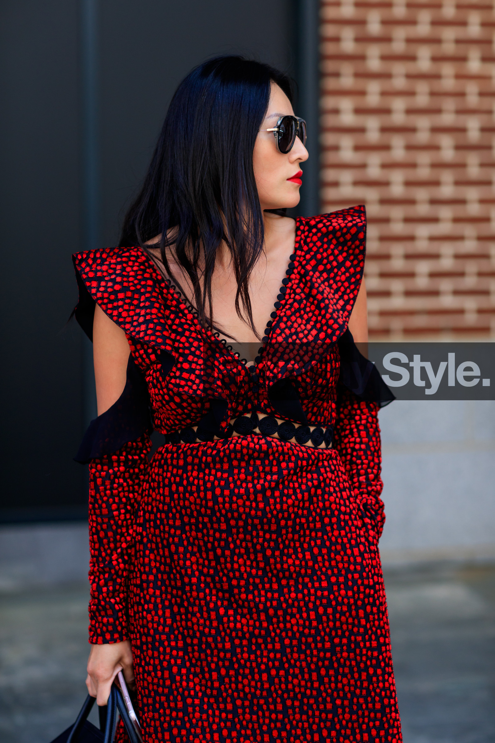 atmosphere details, detail, fashion week, frenchystyle, FW, jonathan paciullo, NEW YORK, NYFW, printed dress, red dress, SPRING SUMMER 2018, SS 18, street style, sunglasses, tina leung, vertical