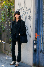 model, black jacket, black shirt, black pants, striped pants, black bag, shopping bag, cowboy boots, beige leather boots, animal skin boots, flare pants, fashion week, frenchystyle, FW, jonathan paciullo, street style, MFW, MILAN, AUTUMN WINTER 2020-2021, FALL WINTER 2020-2021, FW 20-21, vertical, full length