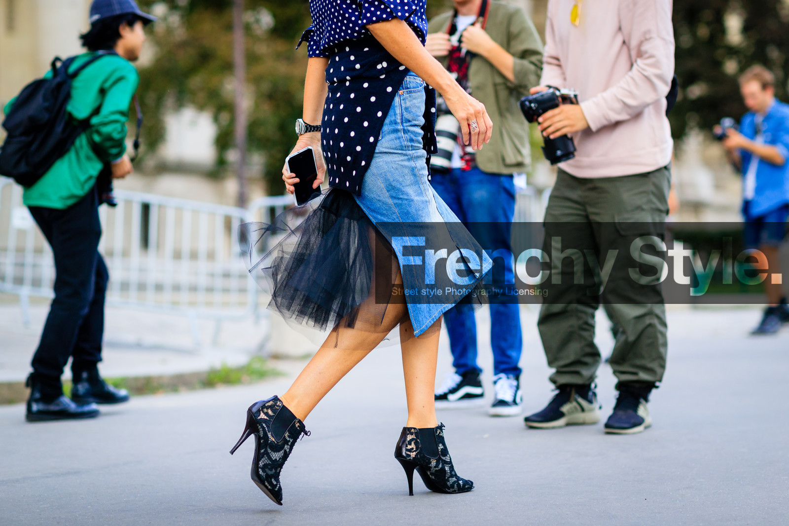 atmosphere details, black shoes, blue denim, blue shirt, denim skirt, detail, fashion week, frenchystyle, FW, graphic skirt, high heels, horizontal, jonathan paciullo, leather shoes, open work, PARIS, PFW, polka dot, printed shirt, printed sweater, SPRING SUMMER 2017, SS 17, street style, tied up sweater, tulle