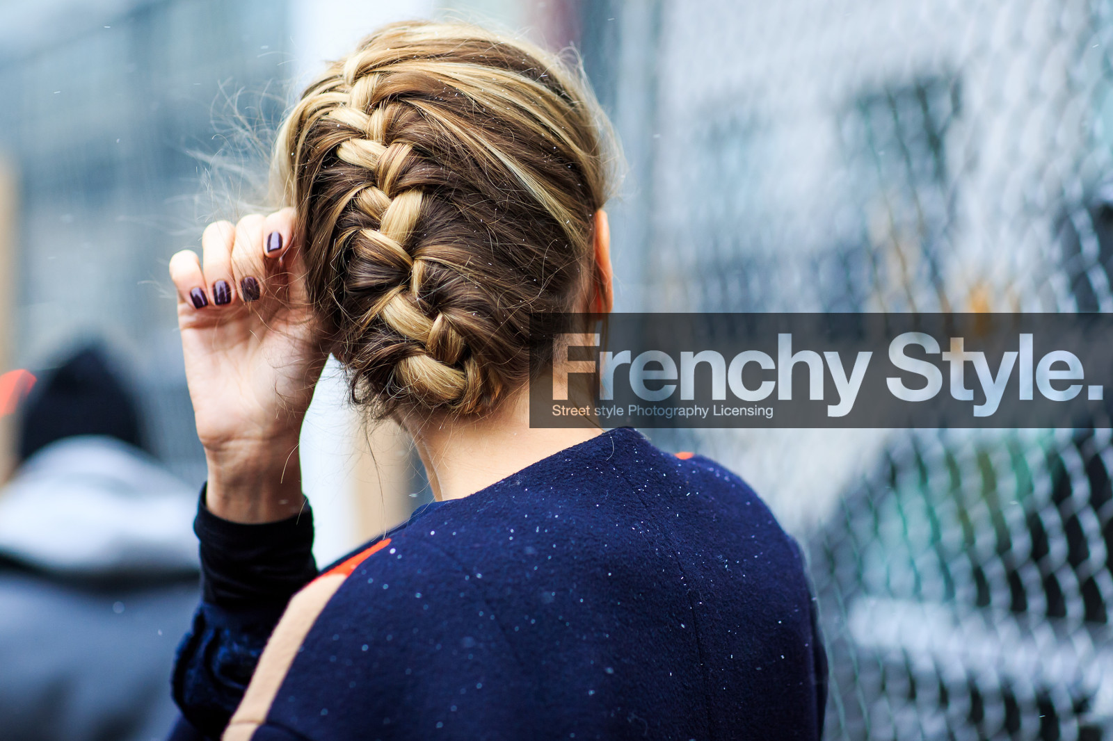 atmosphere details, AUTUMN WINTER 2016-2017, AW 16-17, blue sweater, braids, detail, fashion week, frenchystyle, FW, FW 16-17, horizontal, jonathan paciullo, long hair, natural, NEW YORK, NYFW, street style, woman