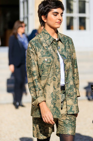 brown shirt, brown shorts, christian dior, graphic jacket, printed jacket, printed shirt, printed shorts, fashion week, frenchystyle, FW, jonathan paciullo, street style, PFW, PARIS, AUTUMN WINTER 2019-2020, AW 19-20, FALL WINTER 2019-2020, FW 19-20, vertical, atmosphere details, detail