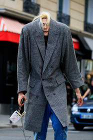 checked jacket, checked coat, oversize coat, oversize jacket, fashion week, frenchystyle, FW, jonathan paciullo, street style, PFW, PARIS, SPRING SUMMER 2020, SS 20, horizontal, atmosphere details, detail