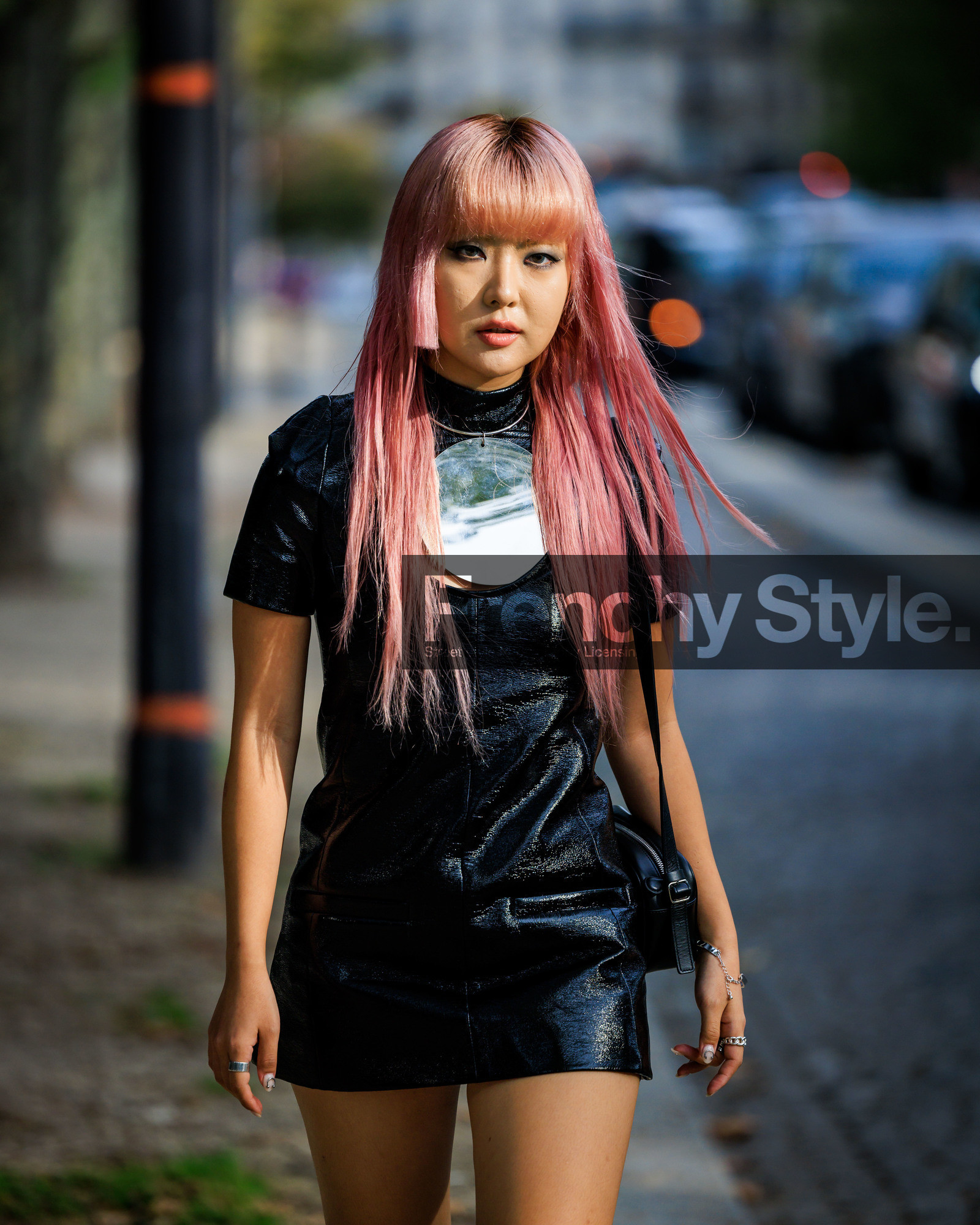 fashion week, frenchystyle, FW, jonathan paciullo, street style, PFW, PARIS, SPRING SUMMER 2024, SS 24, vertical, atmosphere details, detail