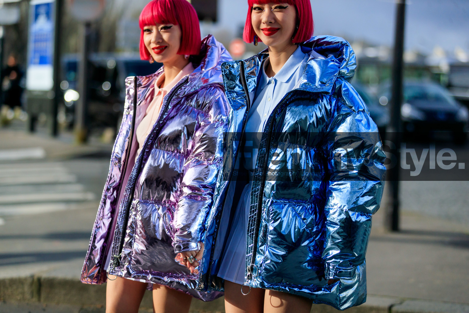 Ami and Aya Suzuki, pink hair, light pink coat, light pink polo shirt, white skirt, mini skirt, pleated skirt, white belt, light blue polo shirt, light blue socks, blue coat, down jacket, metalic coat, lurex coat, strassed earrings, dangling earrings, pink earrings, blue earrings, lacoste polo shirt, lacoste skirt, lacoste belt, fashion week, frenchystyle, FW, jonathan paciullo, street style, PFW, PARIS, horizontal, atmosphere details, detail
