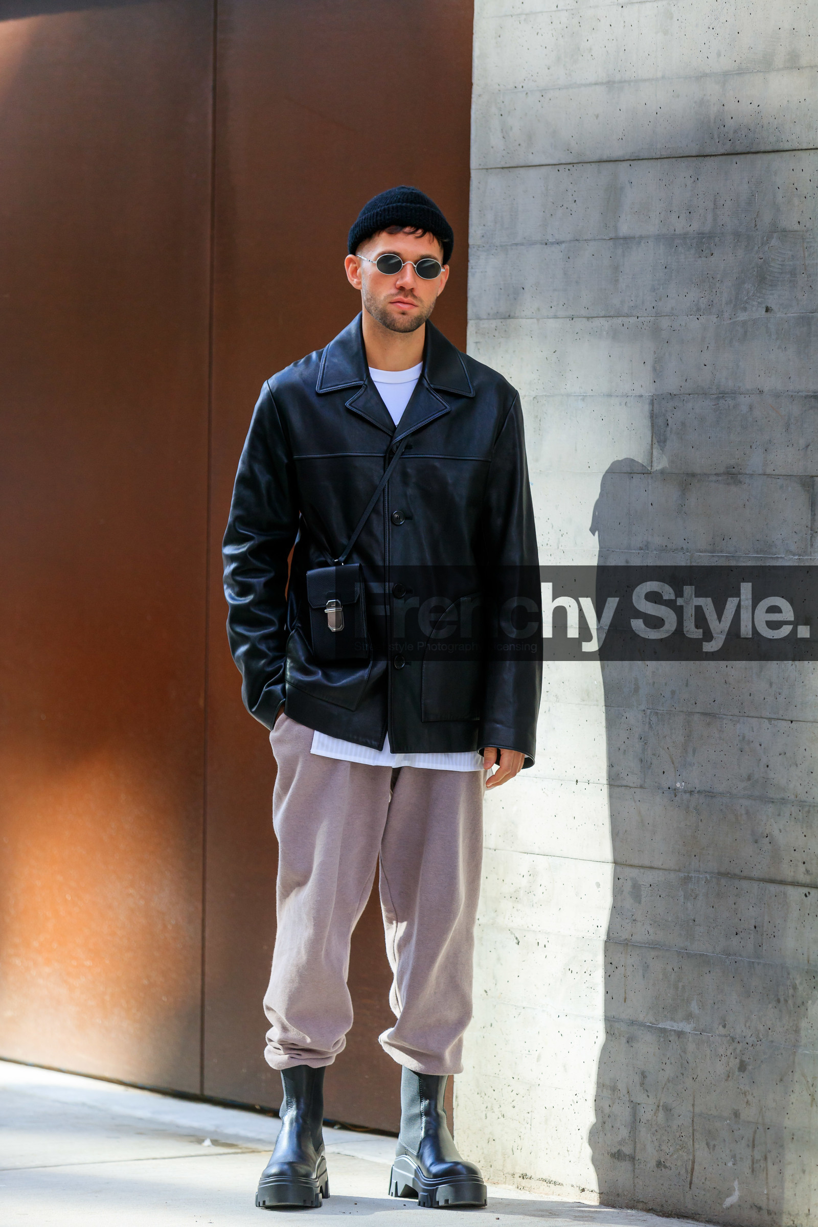 JS roques, alice & j.s, black leather bag, black leather jacket, black hat, woolen hat, small sunglasses, metalic frame sunglasses, light grey pants, jogging pants, black leather boots, chelsea boots, big sole boots, white t-shirt, crossbody bag, fashion week, frenchystyle, FW, jonathan paciullo, street style, AUTUMN WINTER 2020-2021, FALL WINTER 2020-2021, FW 20-21, vertical, full length, NYFW, NEW YORK