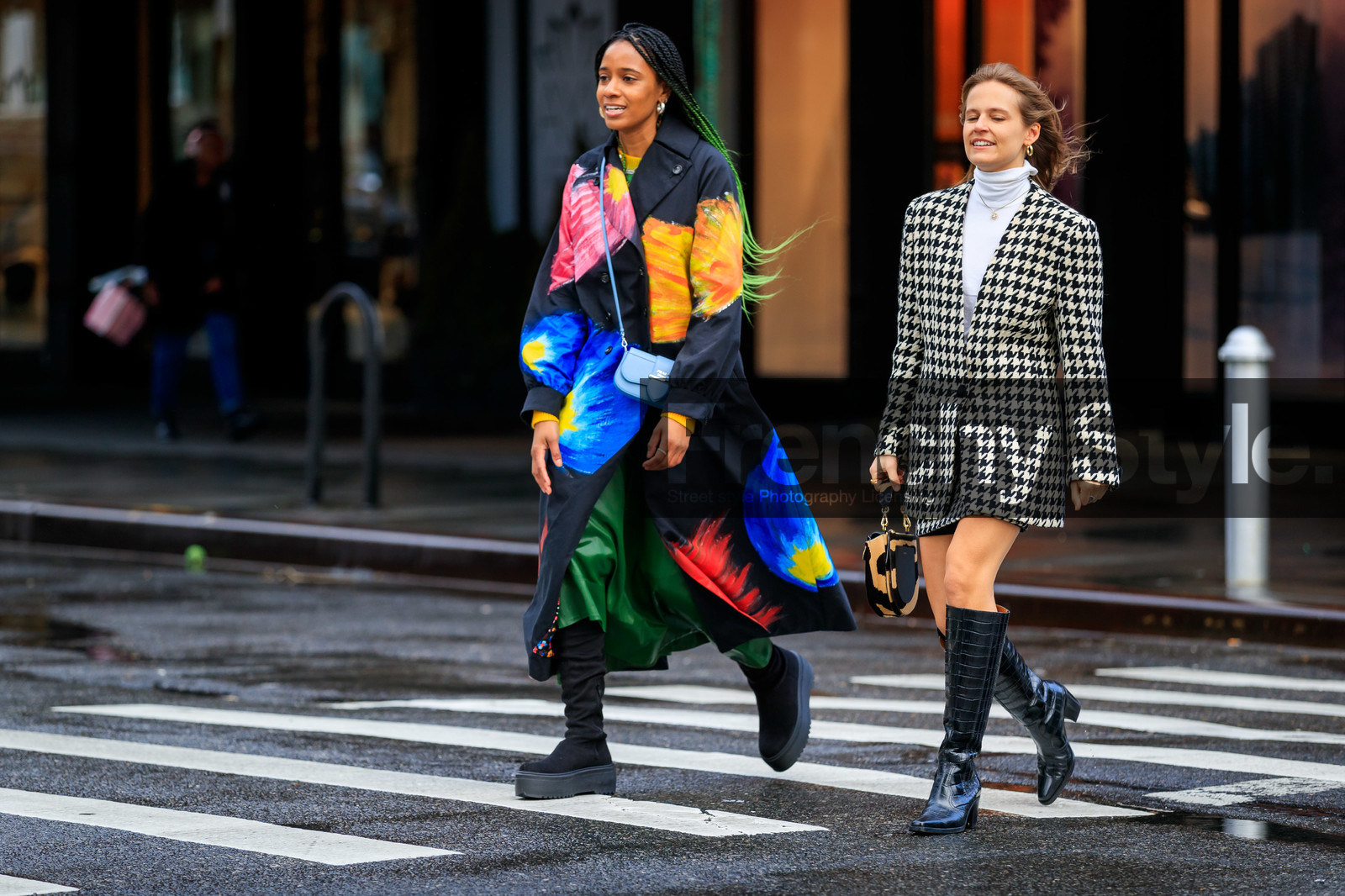 green hair, black trench coat, floral printed trench coat, yellow trench coat, blue trench coat, pink trench coat, multicolor trench coat, light blue leather bag, prada bag, crossbody bag, plaited hair, black suede boots, high boots, flat boots, black jacket, white jacket, white pullover, turtleneck pullover, houndstooth printed jacket, houndstooth printed skirt, black leather boots, animal skin boots, kitten heels boots, fur bag, animal printed bag, striped bag, fashion week, frenchystyle, FW, jonathan paciullo, street style, AUTUMN WINTER 2020-2021, FALL WINTER 2020-2021, FW 20-21, horizontal, atmosphere details, full length, NYFW, NEW YORK