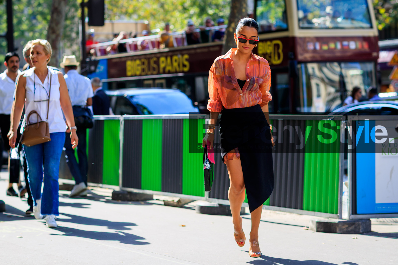 asymetric, black bag, black bra, black skirt, graphic skirt, high heels, leather bag, leather shoes, red shirt, see through, sunglasses, fashion week, frenchystyle, FW, jonathan paciullo, street style, PFW, PARIS, horizontal, atmosphere details, full length, AUTUMN WINTER 2018-2019, FALL WINTER 2018-2019, FW 18-19