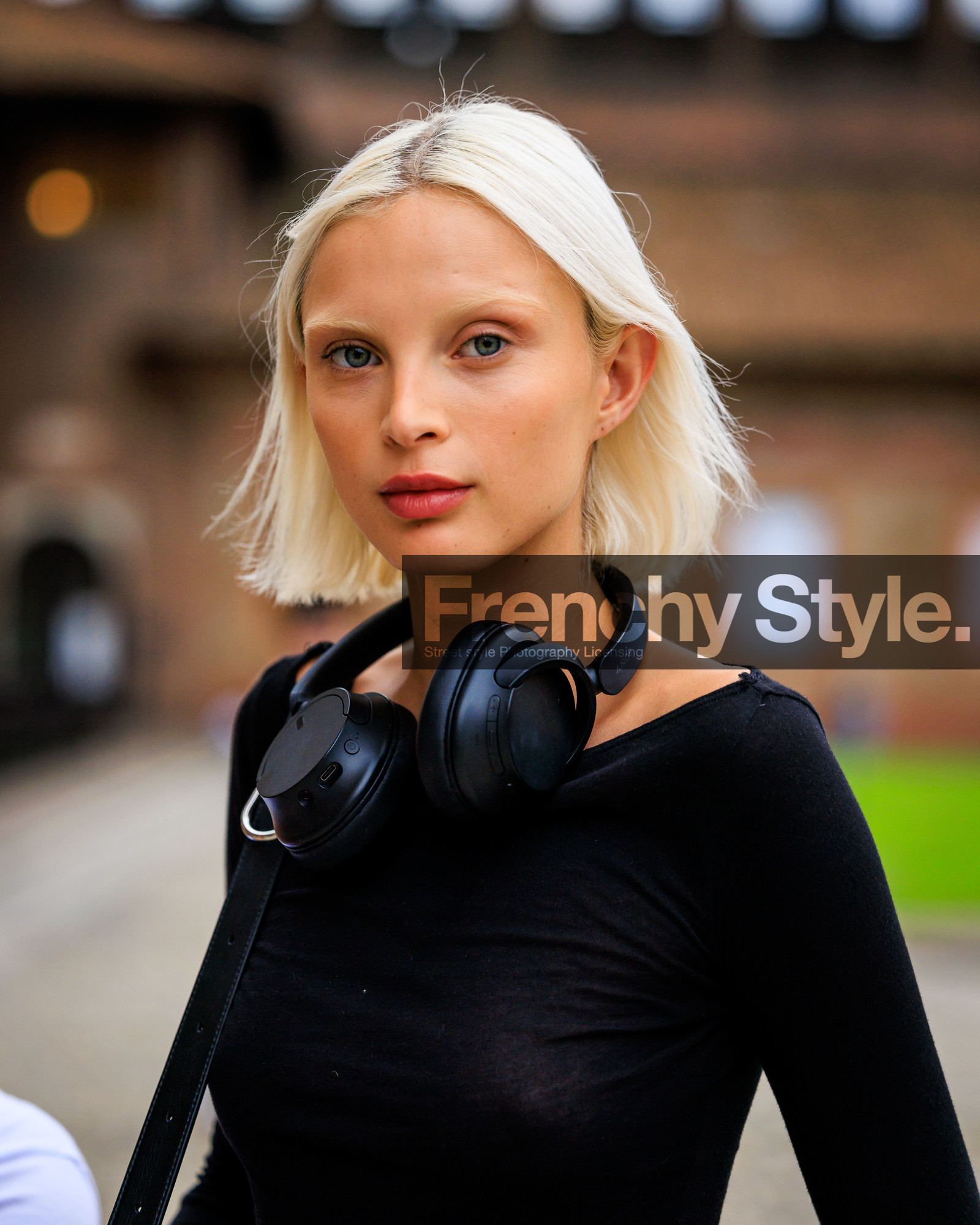 fashion week, frenchystyle, FW, jonathan paciullo, street style, MFW, MILAN, SPRING SUMMER 2024, SS 24, vertical, atmosphere details, detail