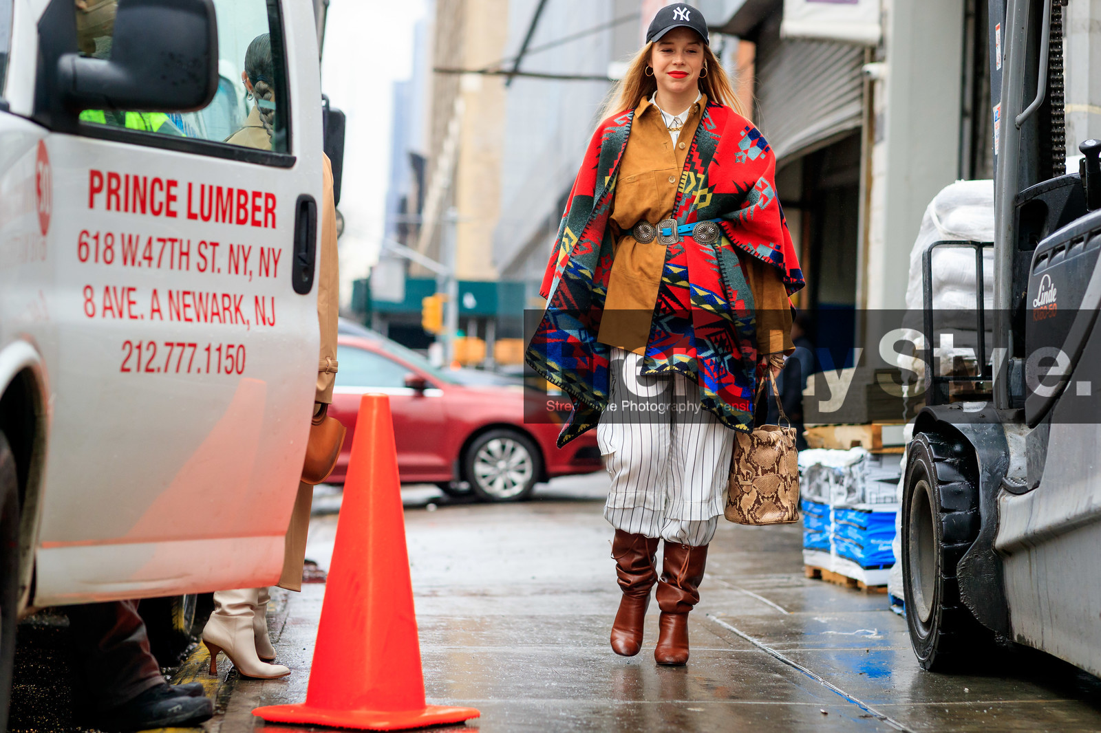 chloe king, white pants, striped pants, brown leather boots, animal skin bag, beige leather bag, bucket bag, hand bag, camel shirt, camel suede jacket, cowboy belt, blue leather belt, ethnic jacket, ethnic printed jacket, red cape, black cap, multicolor jacket, fashion week, frenchystyle, FW, jonathan paciullo, street style, NYFW, NEW YORK, AUTUMN WINTER 2020-2021, FALL WINTER 2020-2021, FW 20-21, horizontal, atmosphere details, full length