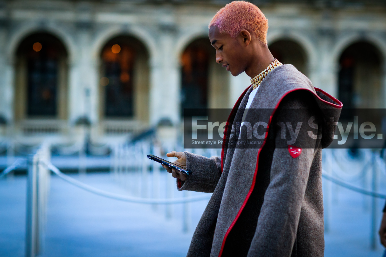brown jacket, dyed hair, necklace, street style, jonathan paciullo, FW, frenchystyle, fashion week, PFW, PARIS, AUTUMN WINTER 2018-2019, FALL WINTER 2018-2019, FW 18-19, horizontal, atmosphere details, jaden smith
