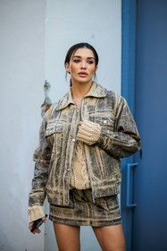mini skirt, beige jumper, knitwear, dual toned jacket, dual toned skirt, street style, jonathan paciullo, FW, frenchystyle, fashion week, MFW, MILAN, FALL WINTER 2022_2023, AUTUMN WINTER 2022-2023, FW 22-23, vertical, atmosphere details