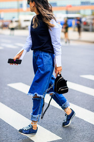 atmosphere details, backpack, black bag, blue denim, blue knit, blue shirt, blue sneakers, denim pants, denim shorts, detail, fashion week, frenchystyle, FW, jeans, jonathan paciullo, layers, leather bag, NEW YORK, nike, NYFW, SPRING SUMMER 2018, SS 18, street style, sunglasses, trousers, vertical
